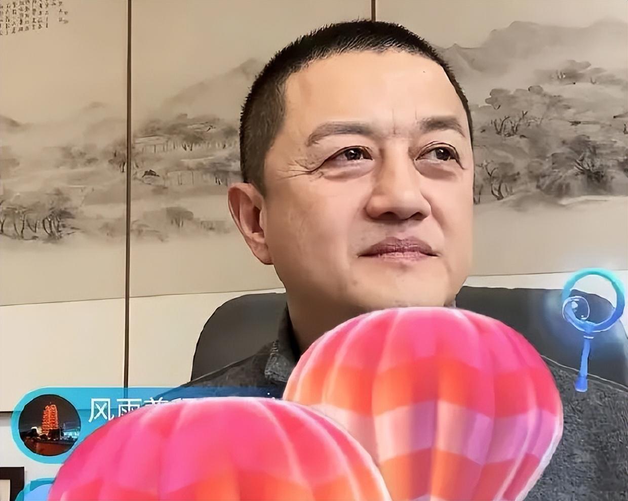 星空体育官方网站-李亚鹏接不住泼天流量，首场直播卖茶叶和紫砂壶，快急死网友了