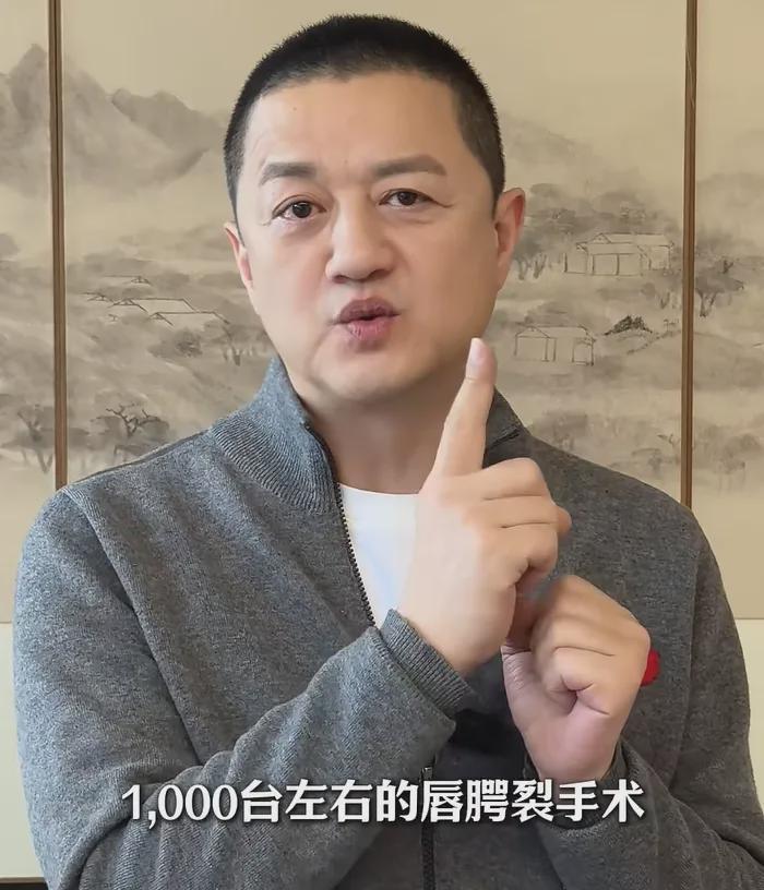 星空体育官方网站-李亚鹏接不住泼天流量，首场直播卖茶叶和紫砂壶，快急死网友了