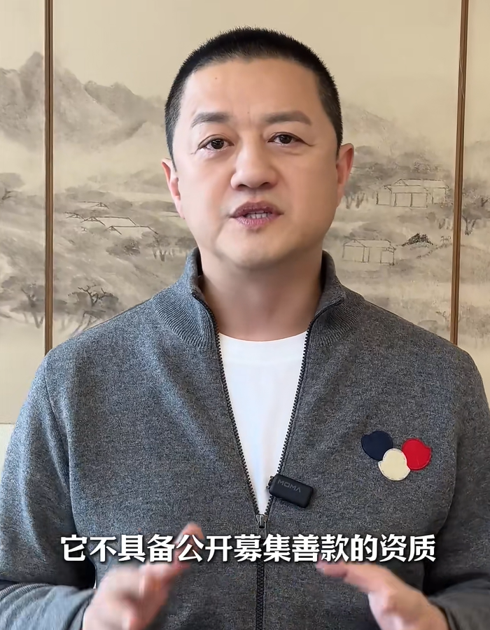 星空体育官方网站-李亚鹏接不住泼天流量，首场直播卖茶叶和紫砂壶，快急死网友了