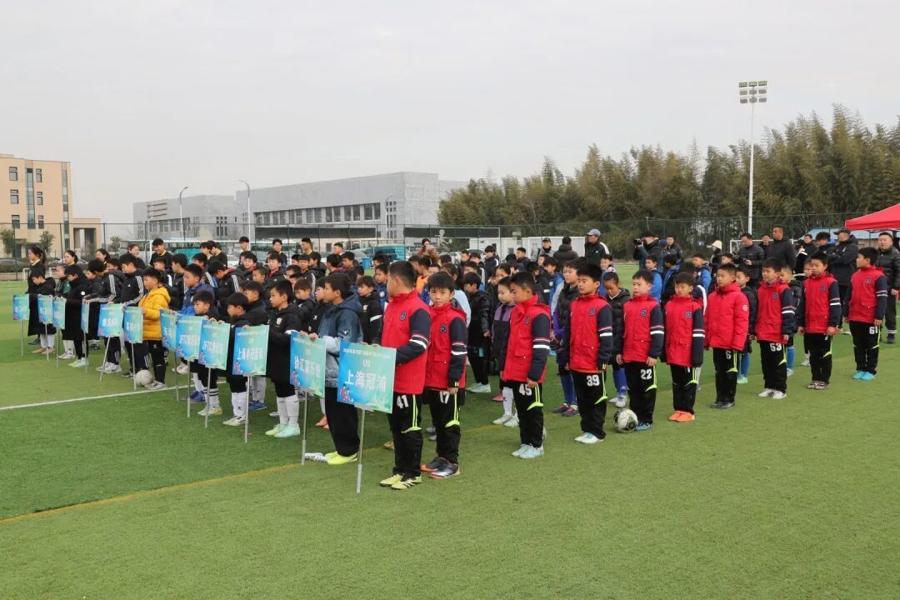 星空体育app下载-新河镇 “迎新杯” 青少年足球赛鸣金，根宝基地小将首夺冠军
