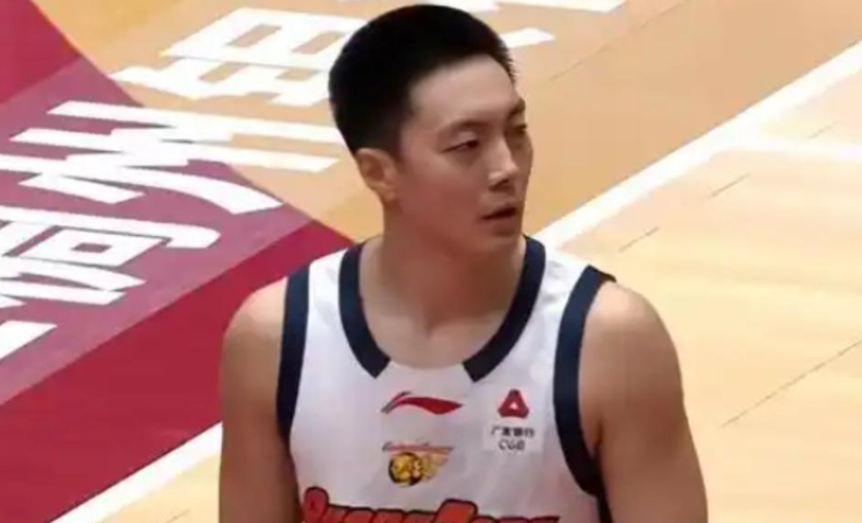 10中2！4中1！广东男篮惨败山东，全明星MVP+三分王就这？太差了