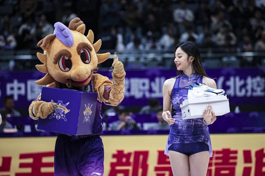 星空体育app下载-【票务公告】买赠福利翻倍！常规赛最后一次三场联售今日12:18开启！