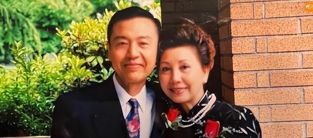 星空体育-突传死讯！香港知名演员老公在家中离世，坐在轮椅上没了呼吸