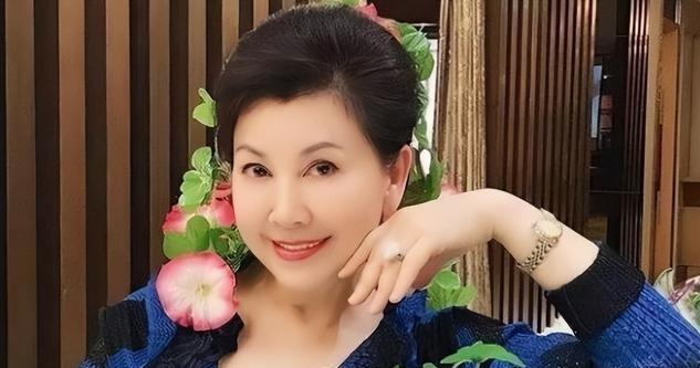 星空体育-突传死讯！香港知名演员老公在家中离世，坐在轮椅上没了呼吸