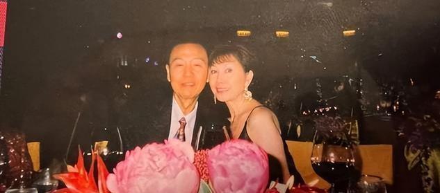 星空体育-突传死讯！香港知名演员老公在家中离世，坐在轮椅上没了呼吸