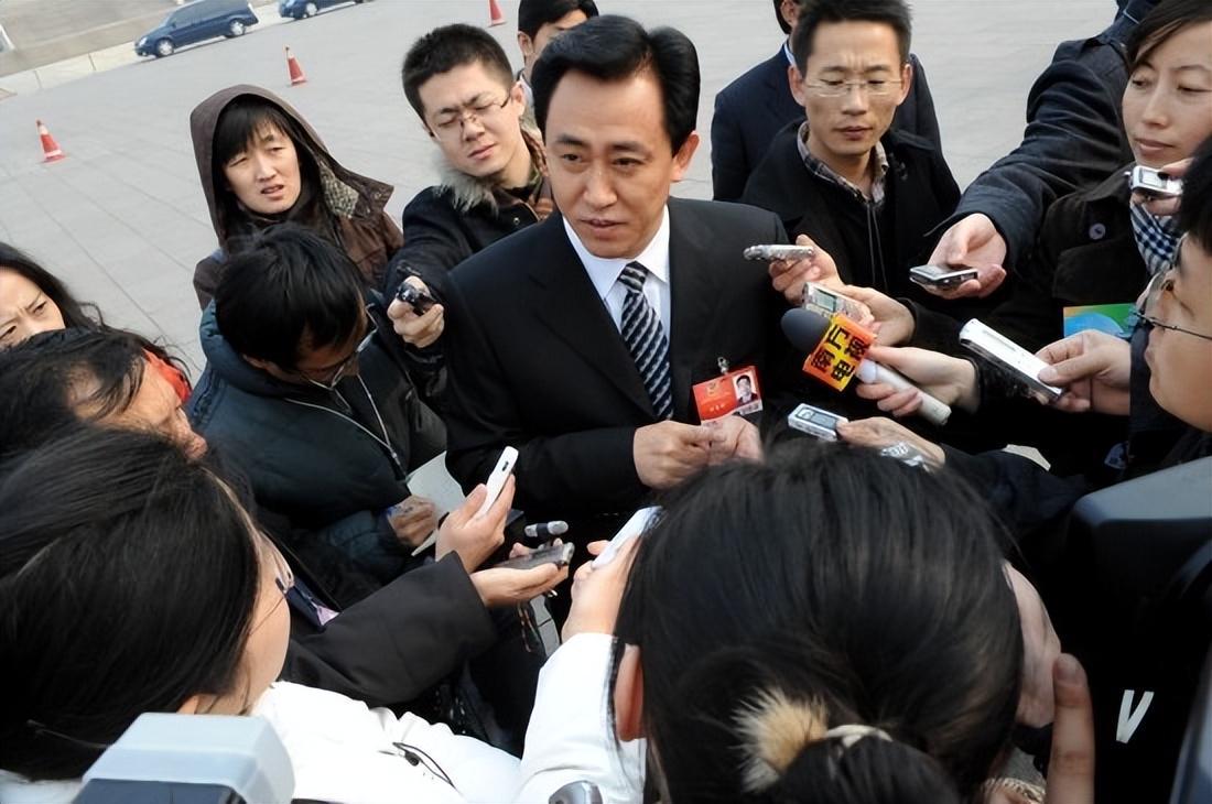 星空体育官方网站-大瓜！许家印昔日恒大奢靡细节流出，丁玉梅海外包养30岁白人小伙